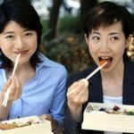 Почему японцы едят палочками и не едят вилкой и ложкой