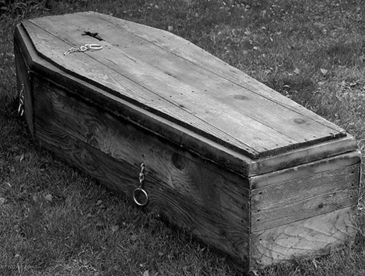 К чему снится гроб: открытый или закрытый, с покойником или пустой, с родственником