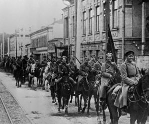 Создание Красной армии - 23 февраля 1918 года в России появилась новая военная сила — Рабоче-крестьянская Красная армия (РККА)