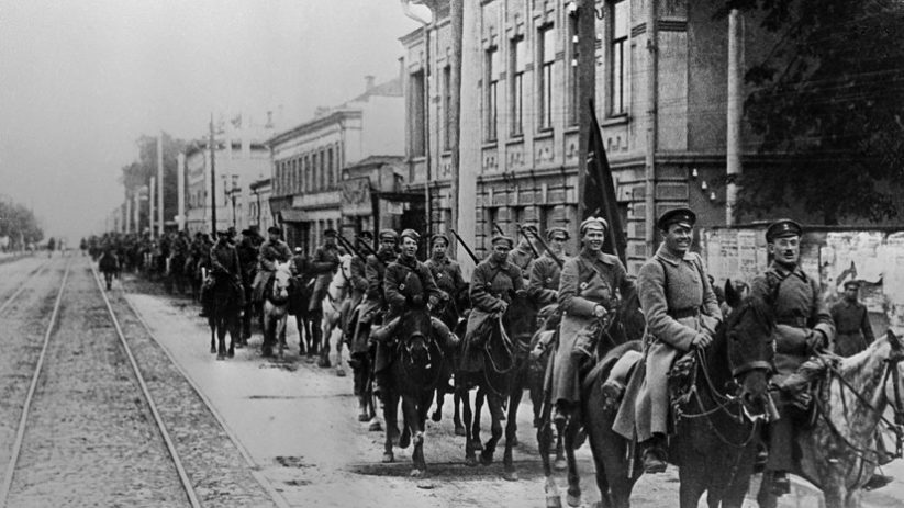 Создание Красной армии - 23 февраля 1918 года в России появилась новая военная сила — Рабоче-крестьянская Красная армия (РККА)