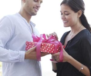 Почему мужчина не дарит подарки? А должен ли он их дарить?