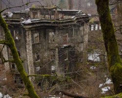 Акармара - Кавказская Припять. Как райский поселок за год превратился в город-призрак, что произошло?