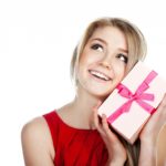 Почему одним женщинам подарки дарят, а другим нет? Знает Михаил Лабковский