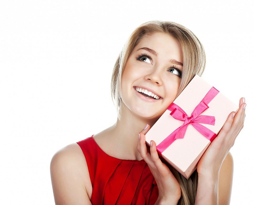 Почему одним женщинам подарки дарят