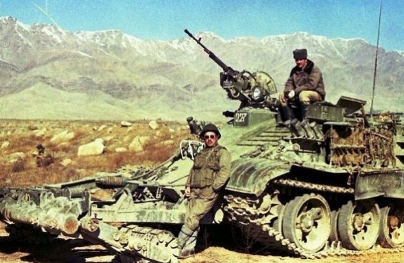 Зачем СССР ввел войска в Афганистан