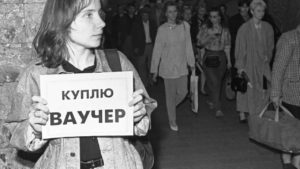 Ваучерная приватизация в России в 1990-е годы: какие были последствия и что получило население страны?