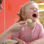 Ребенок не хочет есть: что делать? Причины отказа детей от приема пищи