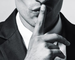 Мужская манипуляция молчанием: как реагировать на неё. Почему он это делает?