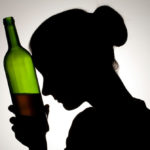 Почему алкоголь для женщин более опасен?