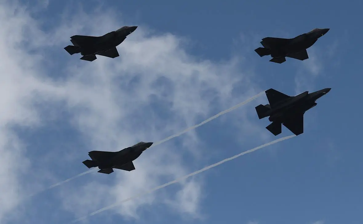 Истребители F-35 (Abir Sultan / EPA / ТАСС)