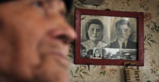 Почему фотографии умерших родственников нельзя вешать на стену